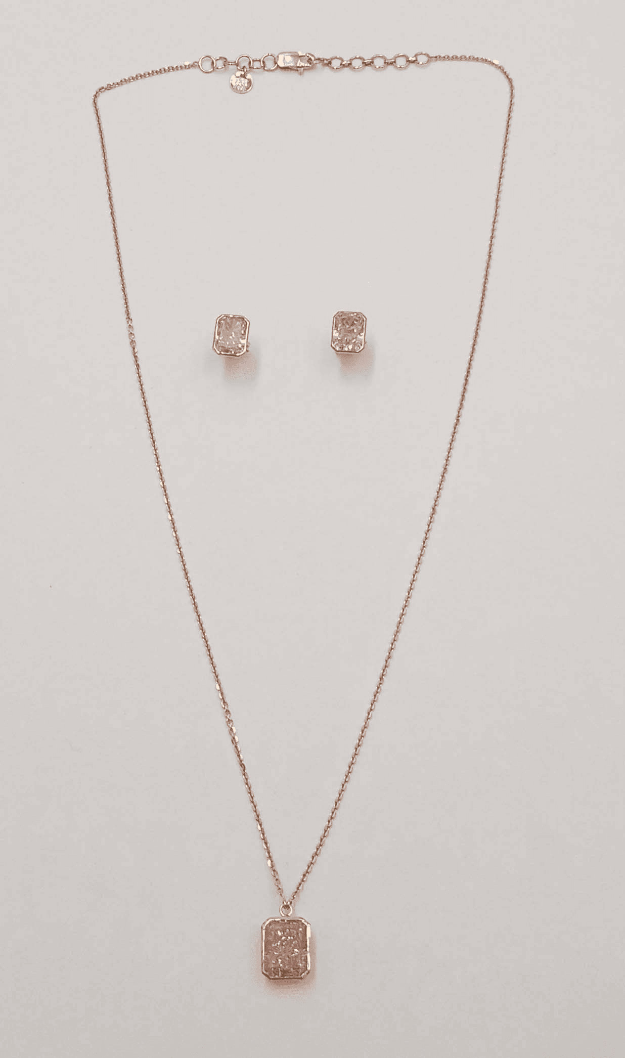 Pendant set